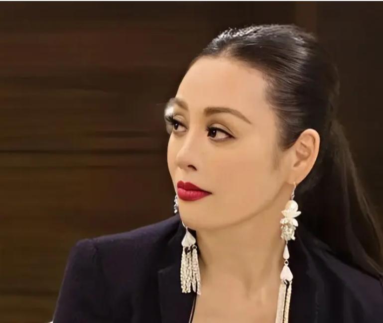 家人们谁懂啊！刘嘉玲和宁静这段关于干饭的对话，真的把美食圈最真实的口味壁垒给聊透