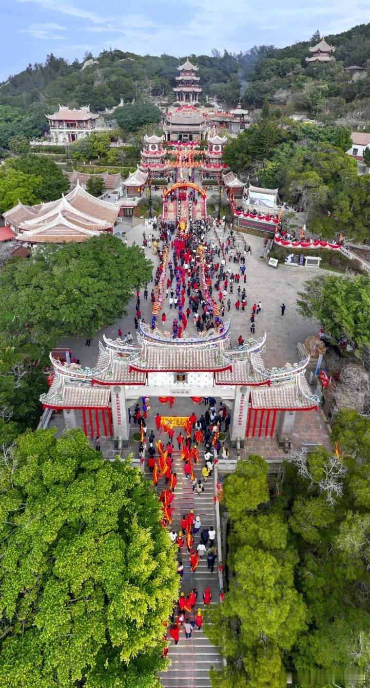 福建年味 ｜ 莆田年味 湄洲岛是妈祖文化发祥地和妈祖信俗世遗地，接妈祖闹元宵是岛