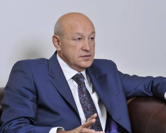 莫斯科法院刚判了：前伊尔库茨克州议长维克托·克鲁格洛夫腐败罪名坐实，12亿卢布现