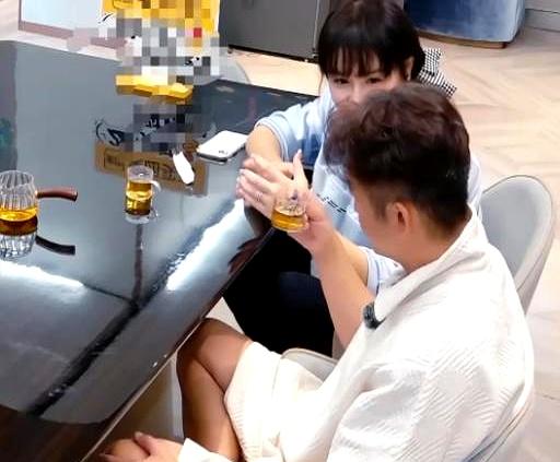 手握2个亿本金被败光，转头还倒欠2个亿外债？
拳王邹市明这半辈子在擂台上挨的毒打