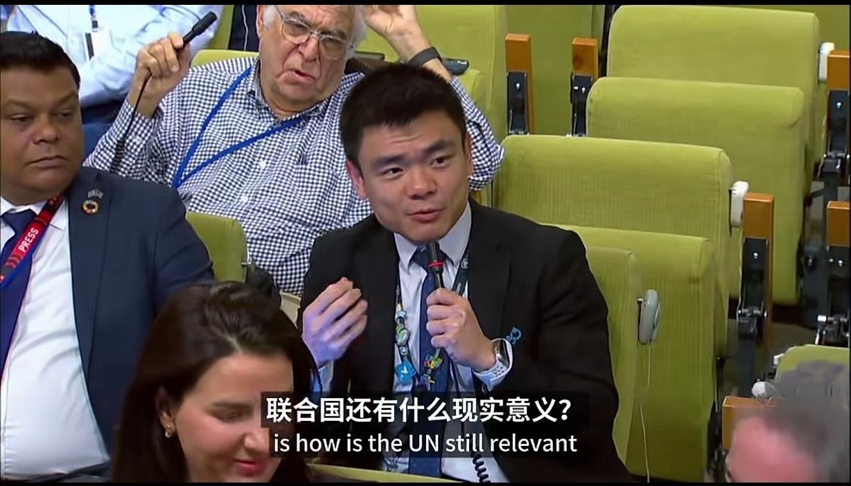 徐智胜提问:联合国还有什么意义？
发言人答案:秘书长手里缺少一根警棍，可以拿来敲