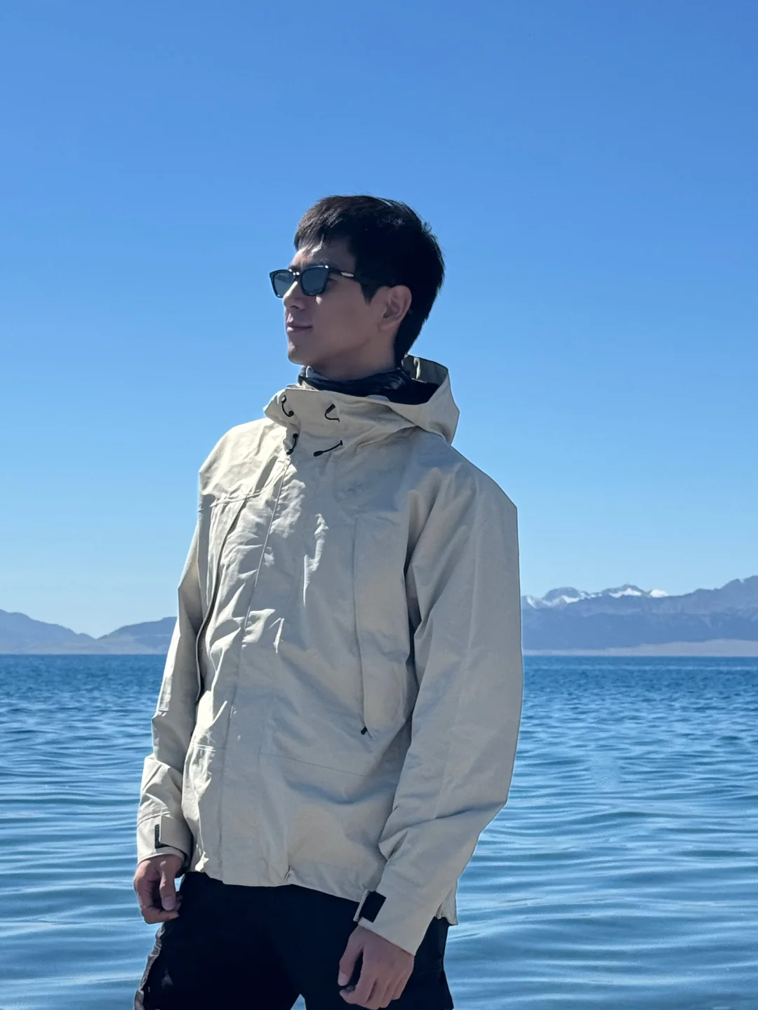 李现新疆穿搭｜现实版“去有风的地方”🍃