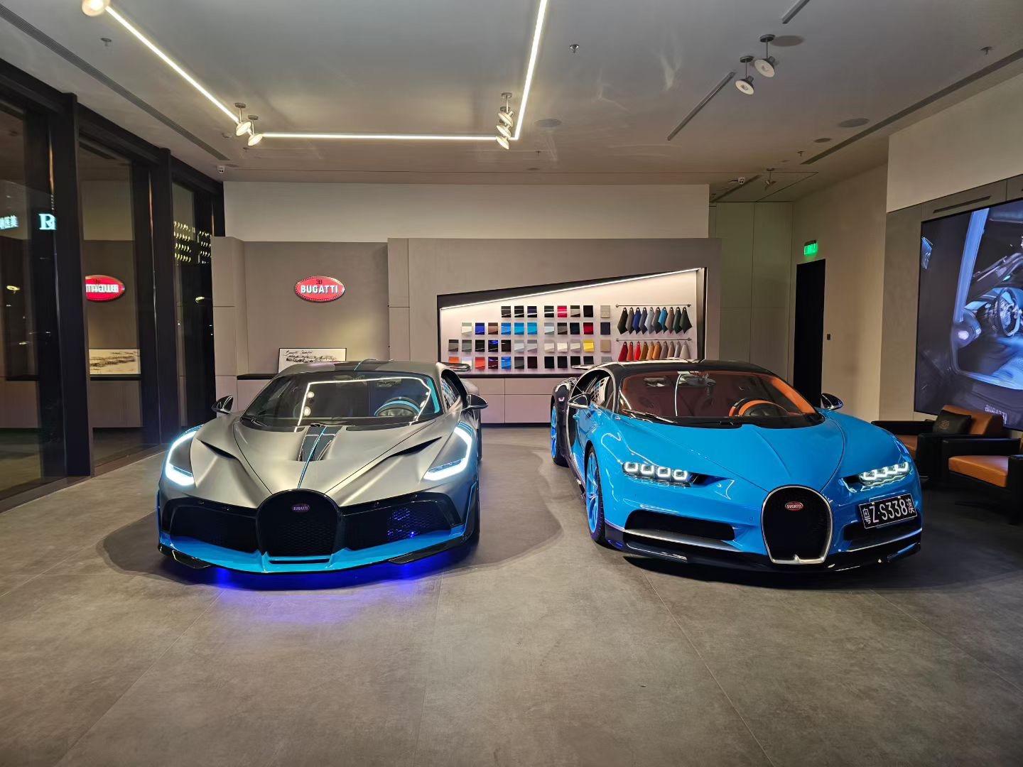 BUGATTI Divo & Chiron