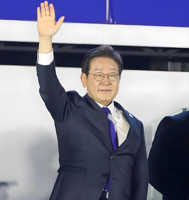 李在明上任后的重点似乎就是不计代价的清算尹锡悦和金建希，其余的事情，并无任何建树
