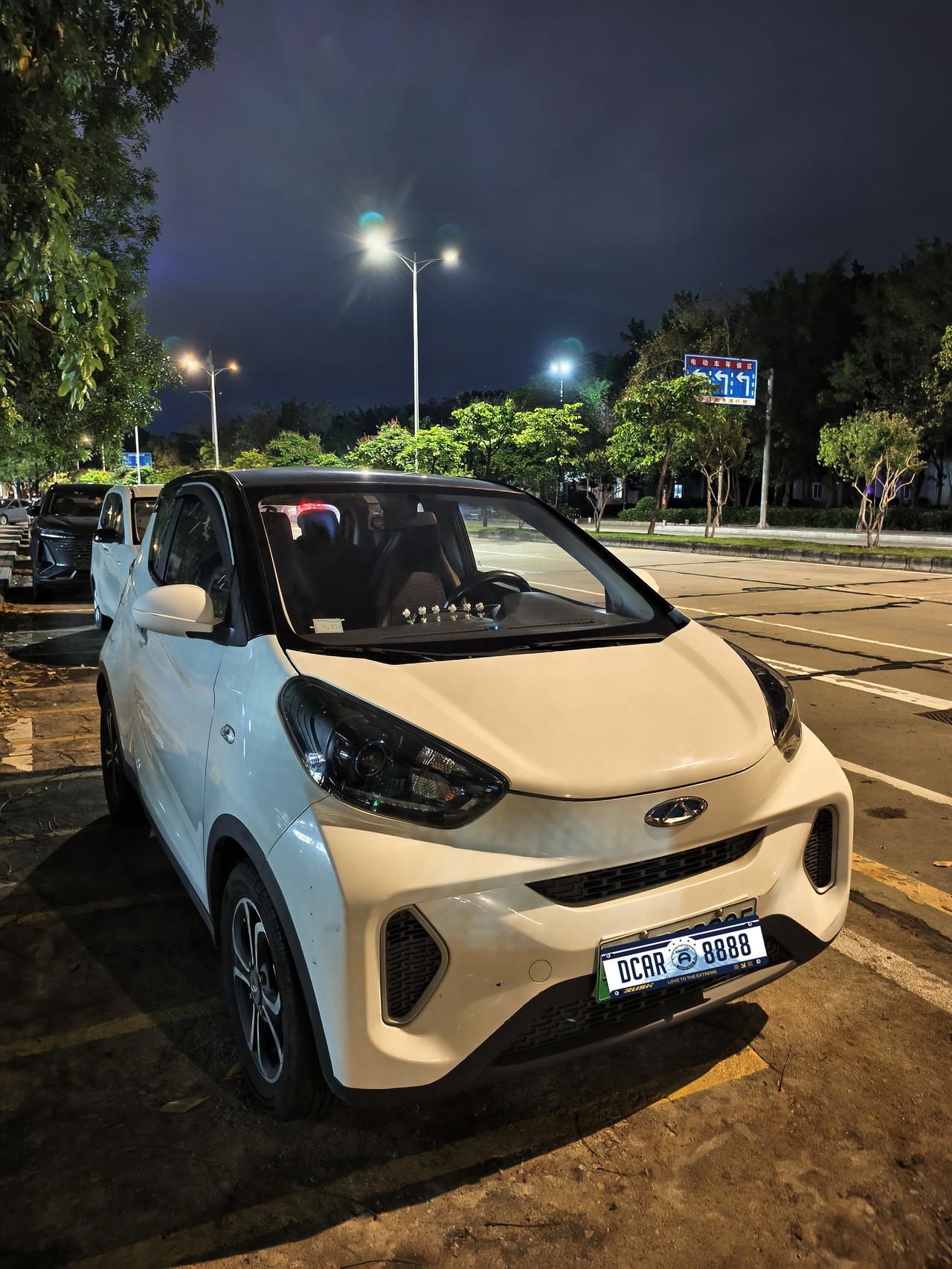 2万多块钱还想要啥自行车？这台“铁壳电三轮”能治好你的停车焦虑症！
兄弟们，今天