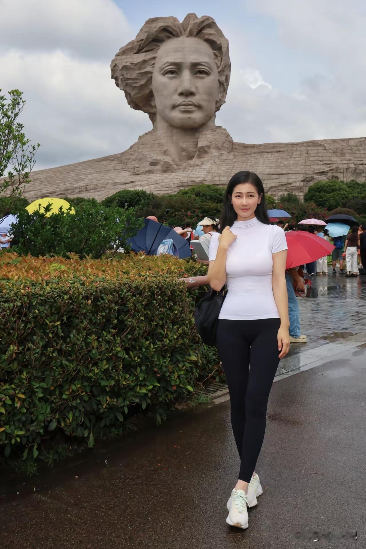 谁能体会毛主席诗词里面的胸怀？

《沁园春•长沙》

独立寒秋，湘江北去，橘子洲