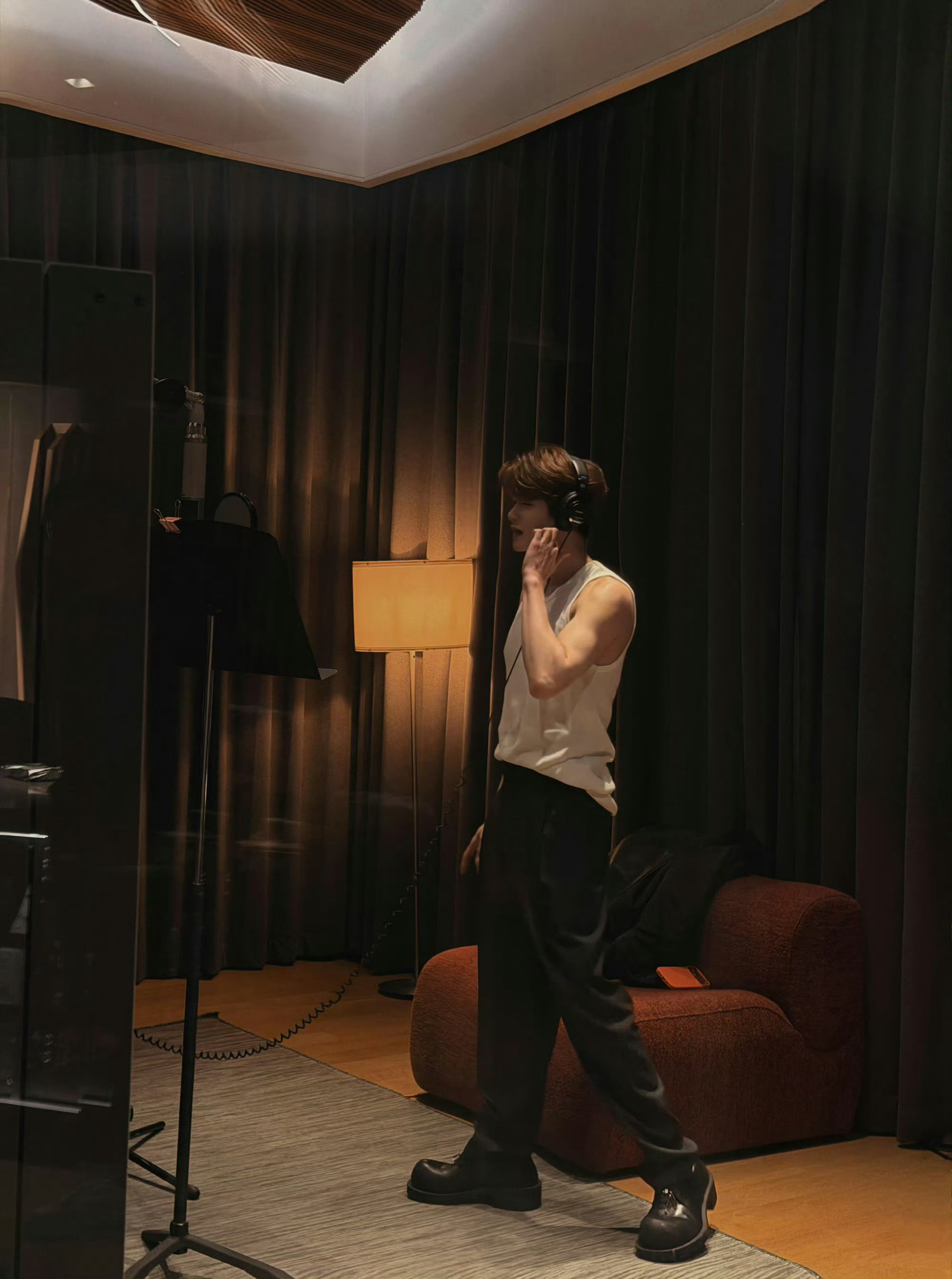 檀健次｜录音室营业照，实体二专《焕》 速速抬上来！ 