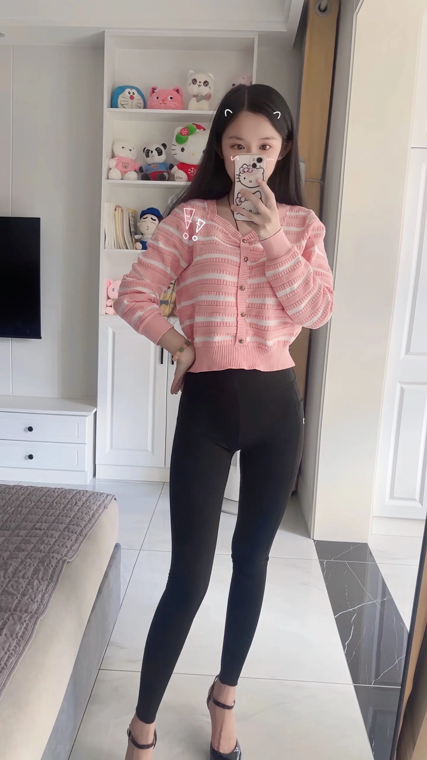 对镜拍瑜伽裤完美身材清纯简单干净