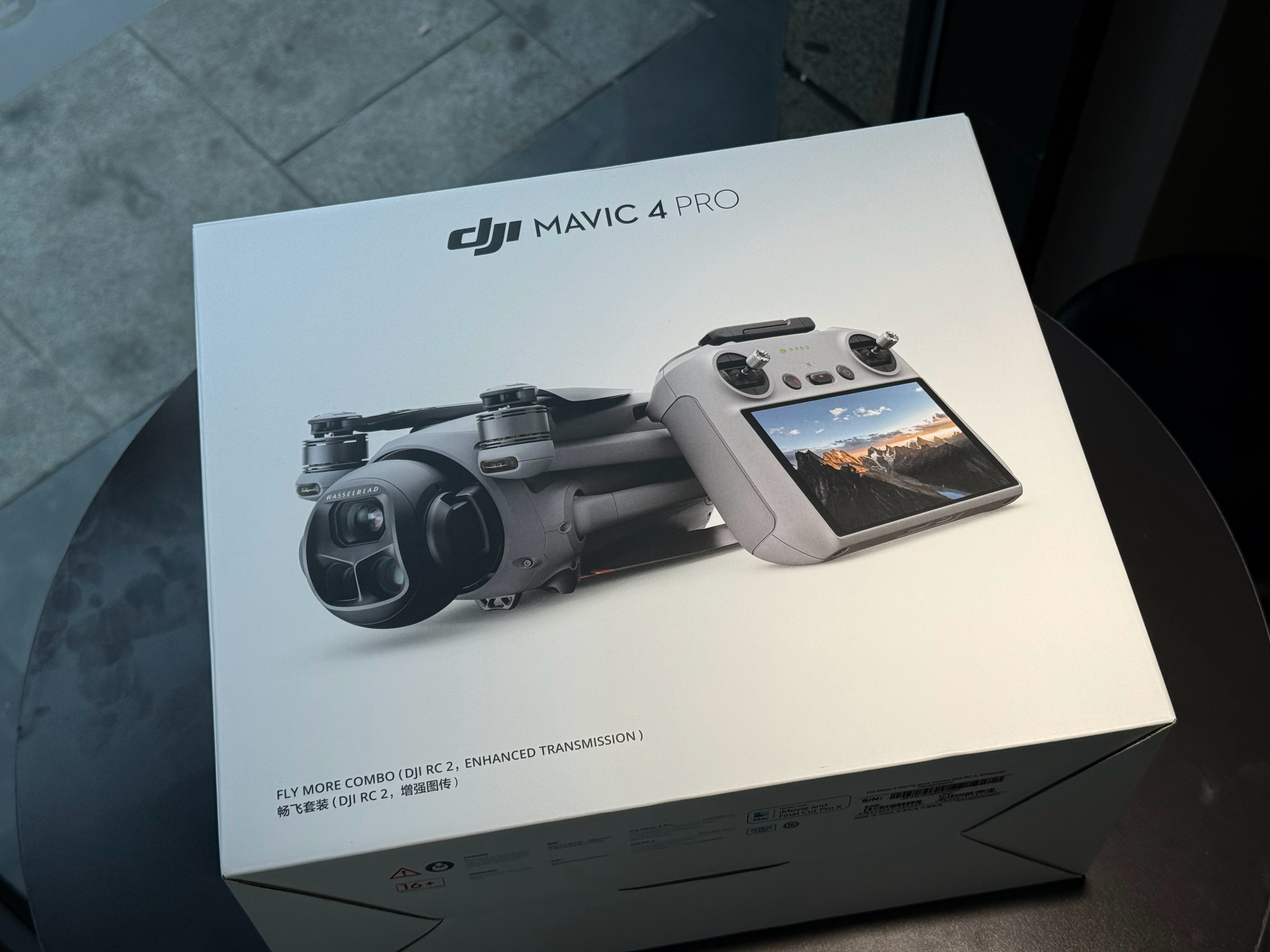 大疆DJI Mavic 4 Pro 三摄旗舰影像航拍机，这大底双长焦看着很强的样
