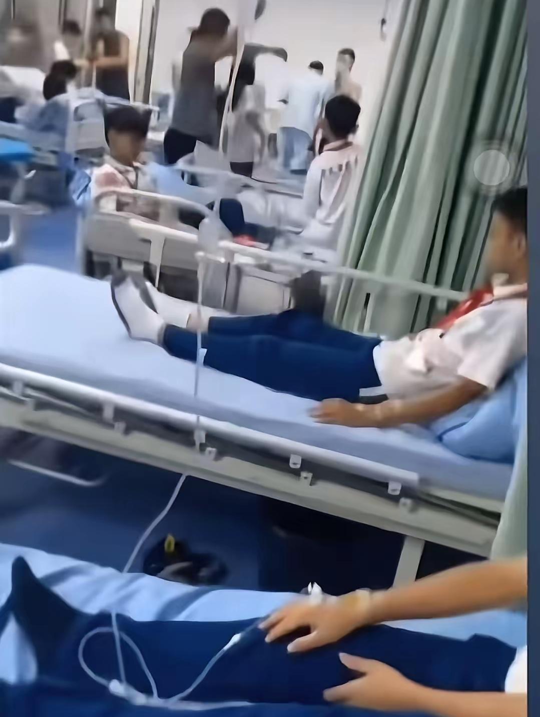 广东陆丰多名小学生出现肠胃不适，部分学生腹泻（有家长称孩子在校拉了7次肚子）后需