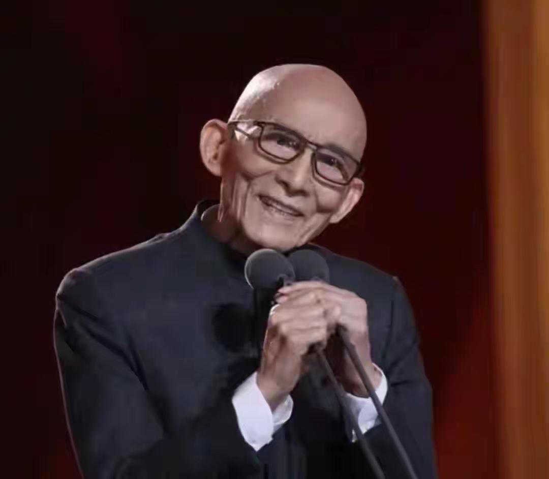 据央视新闻报道，中国国家话剧院表演艺术家、一级演员游本昌，因病今晨在北京去世。