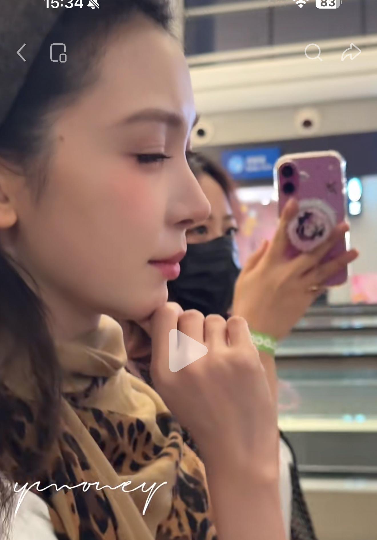 易梦玲现在的侧脸表现点真的是好漂亮…. 