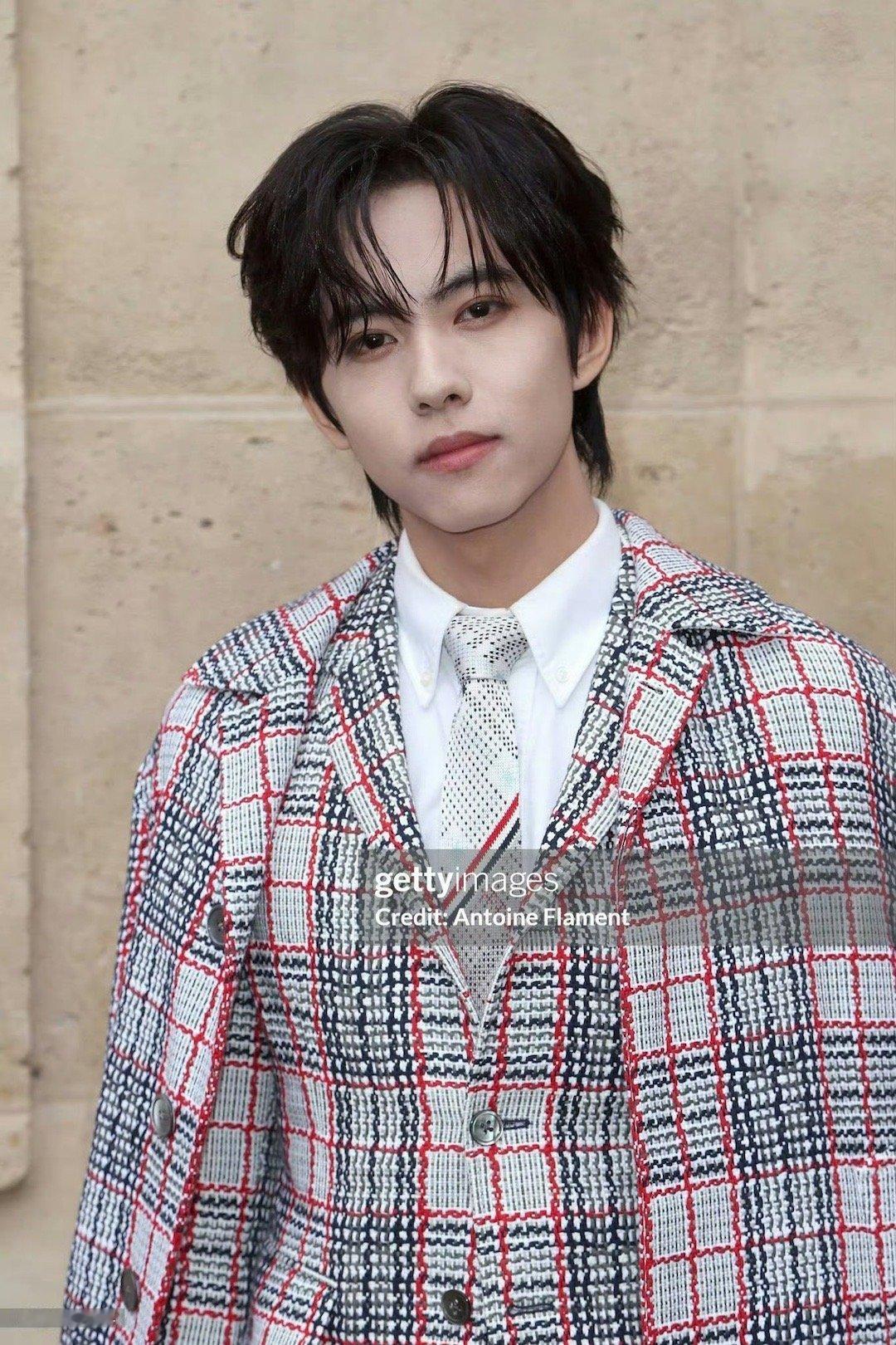 刘轩丞G社生图 ​刘轩丞巴黎看秀G社生图来了，状态满分时尚表现力好出众，帅得好轻