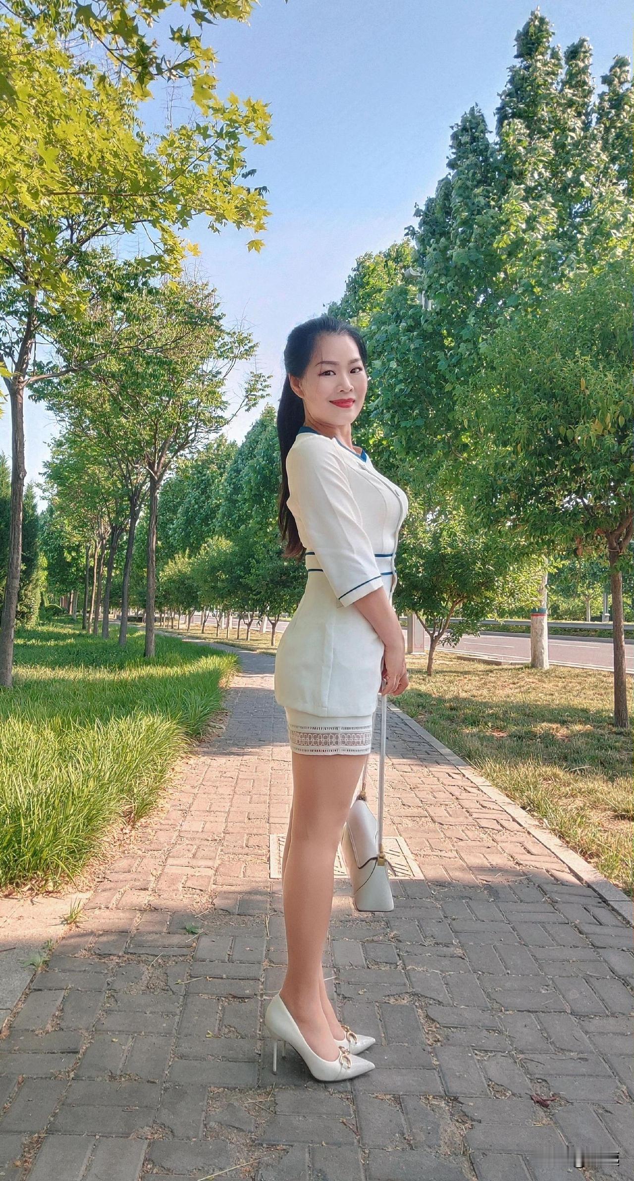 女生如何穿搭看起来时尚更有品味呢