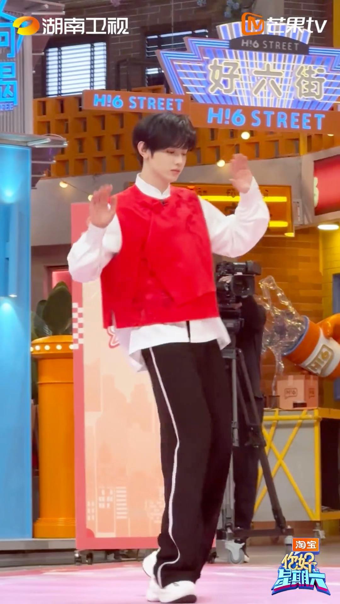 章昊cha了鸡蛋摇章昊这脸蛋这身材这舞姿完美 每一摇都让人心动