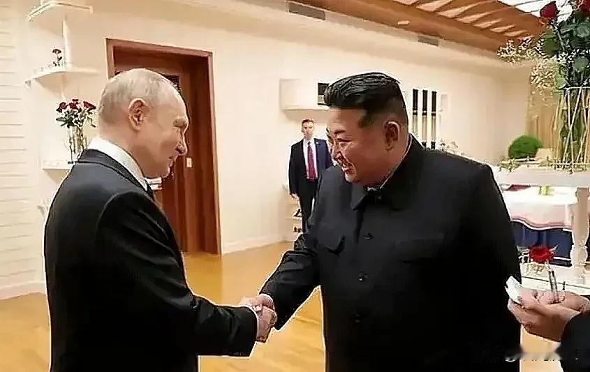 看看朝鲜的下场，就明白了我们为什么不帮俄罗斯了。朝鲜几乎是把家底都给掏空了，炮弹