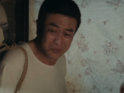 张嘉益心疼刘浩存落泪这段戏 胡三元一出场我就知道稳了，舅舅永远是最强后盾！ 