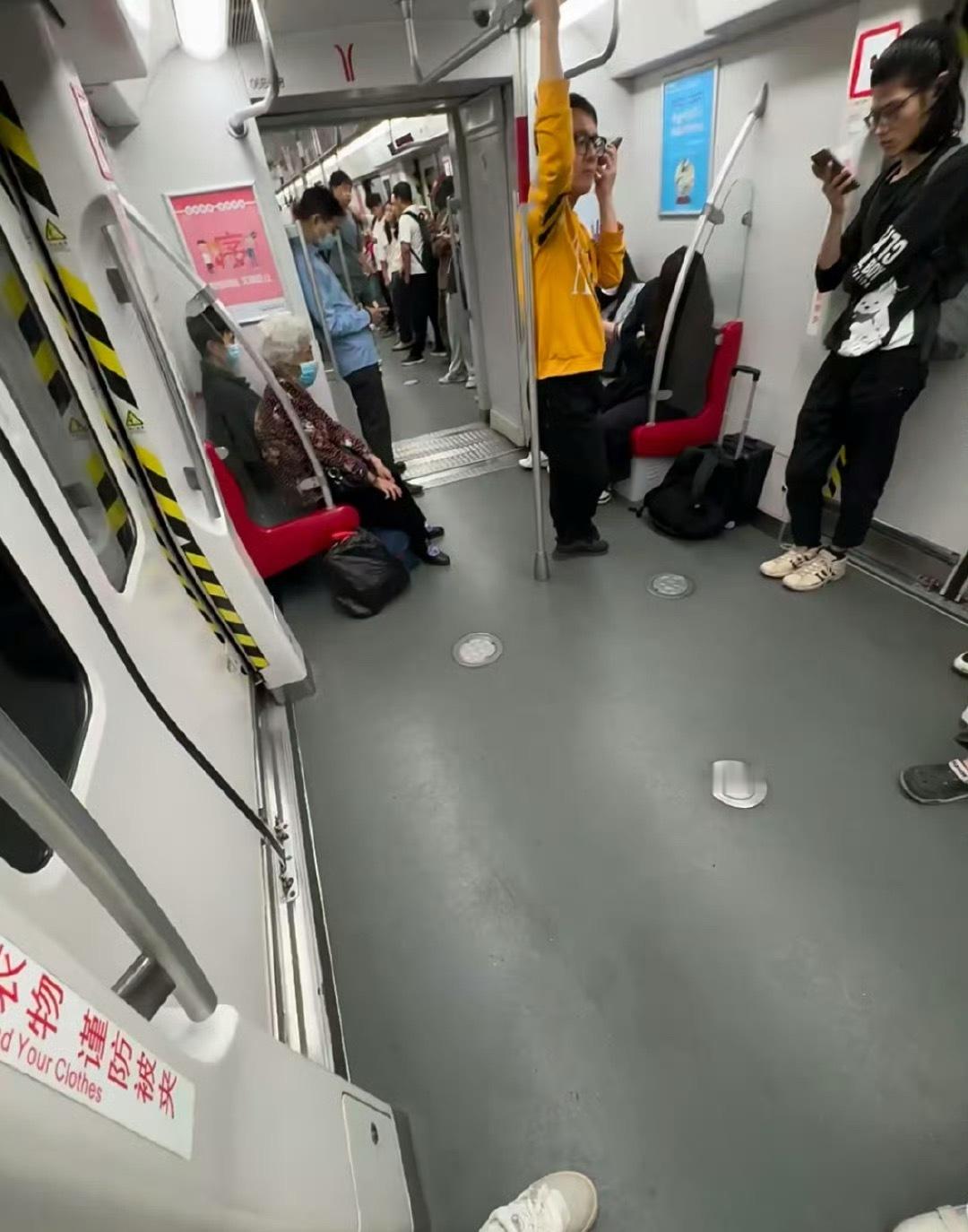 为什么广州的地铁都没有座位？ ​​​