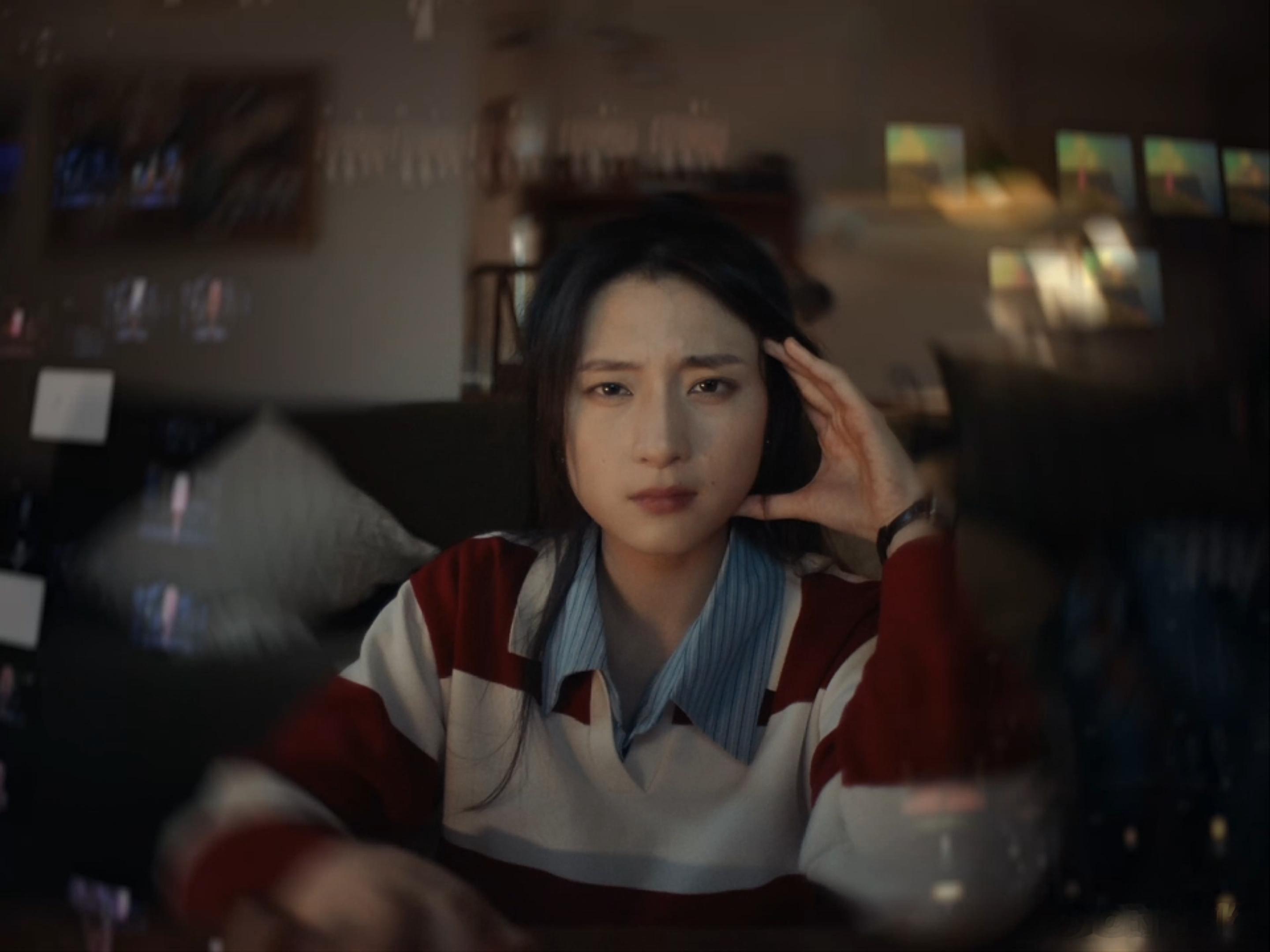 十年前和现在过的是一样的人生 短片刻画真实细腻的女性成长线，小满从孤身打拼到与爱