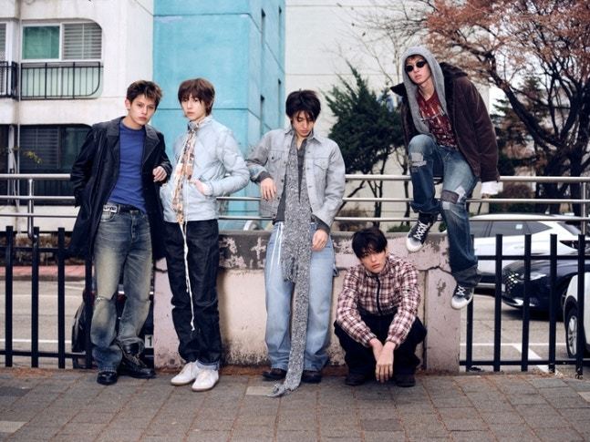 【每日经济】6日，CORTIS通过官方SNS公开了迷你二辑首组概念预告照。照片中