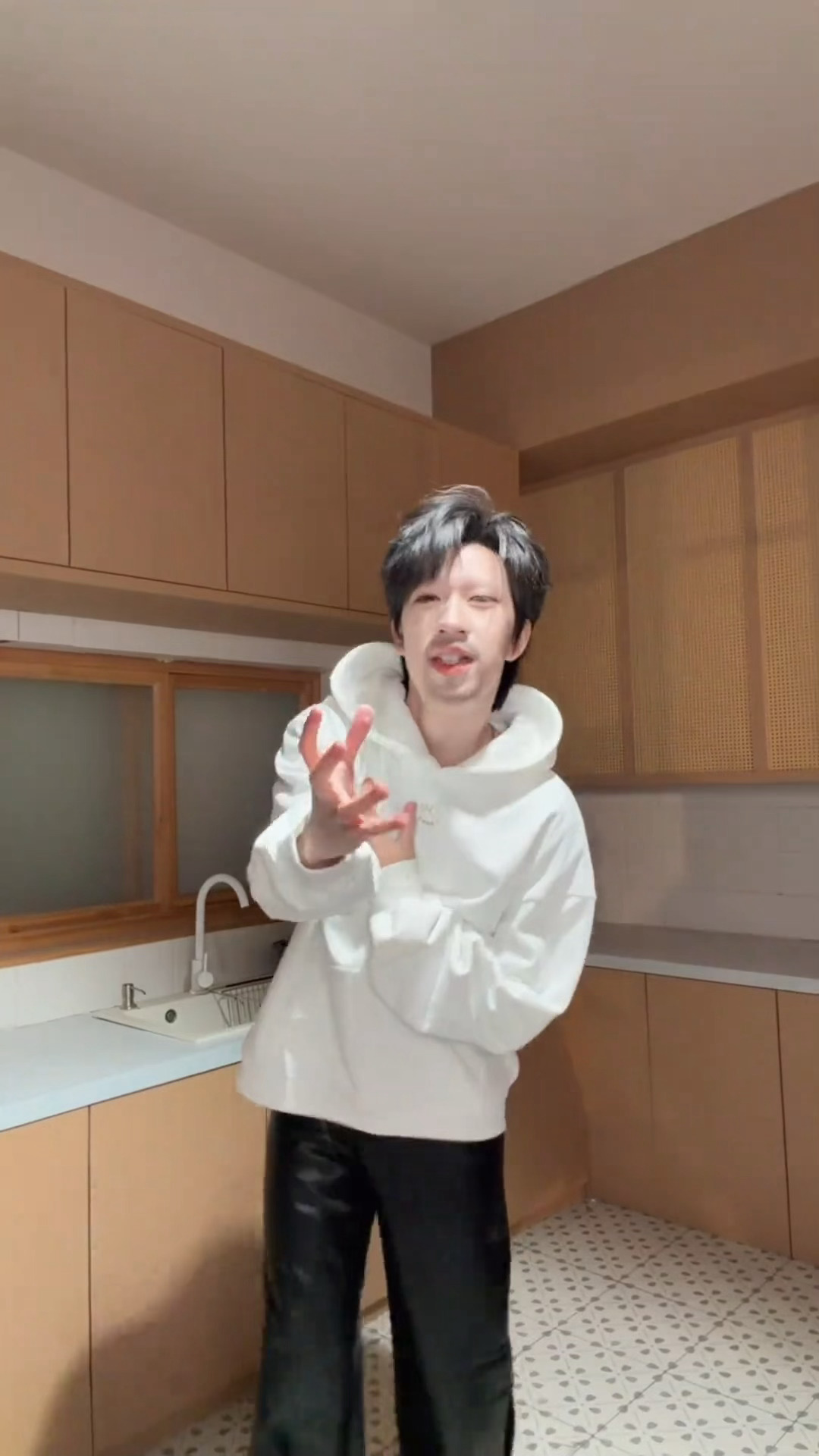 这个贺峻霖又搞上抽象了，变装后我就这样