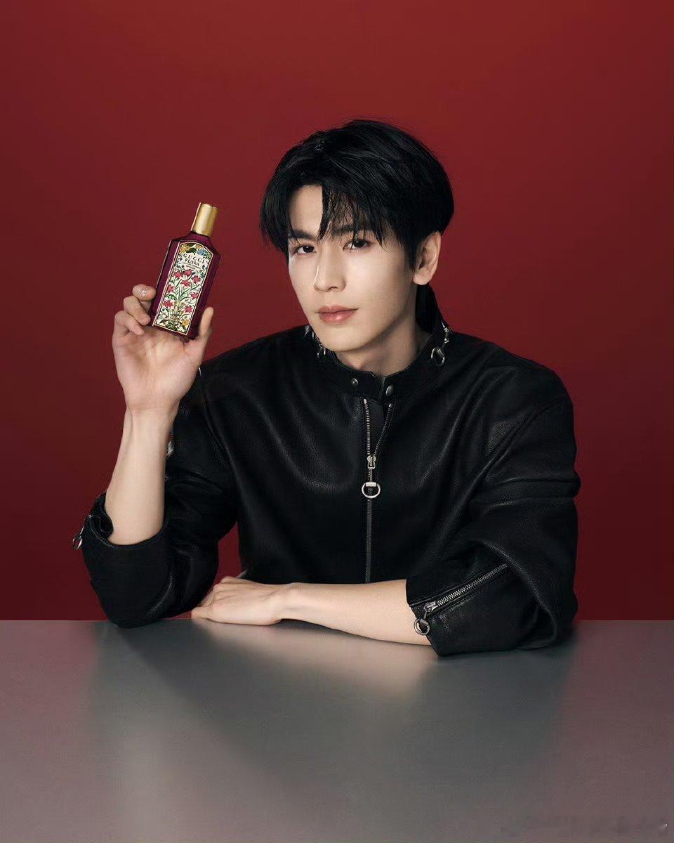 张凌赫Gucci美妆520大片，皮衣顺毛