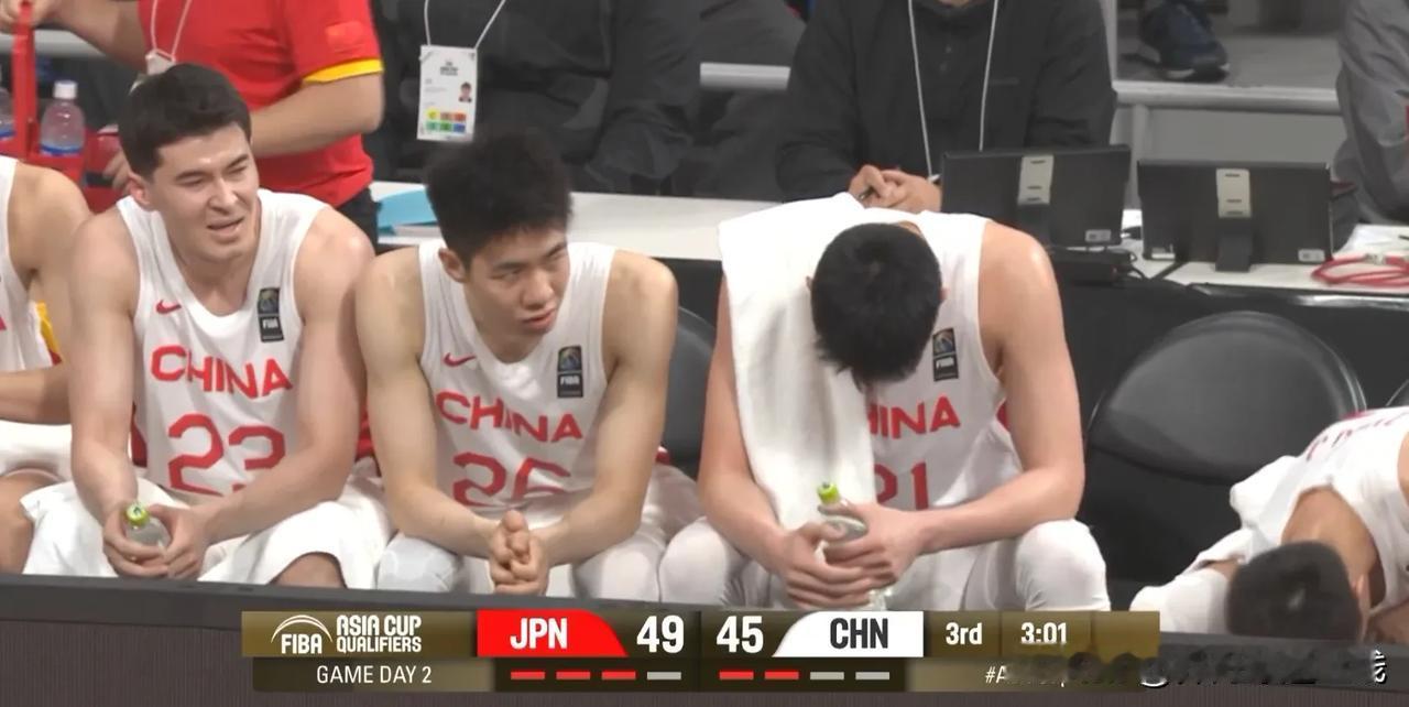 中国男篮38:38平日本，上半场开局打得不错！
  下半场开始，双方打铁大战，防
