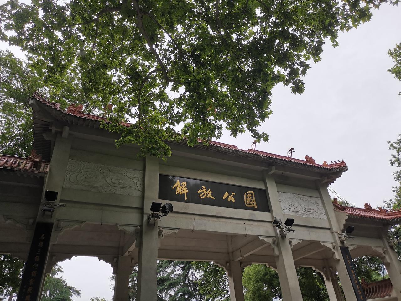 敲黑板划重点，到陌生的地方，出门坐地铁一定要多看指示牌，基本上哪条路线，怎么走，