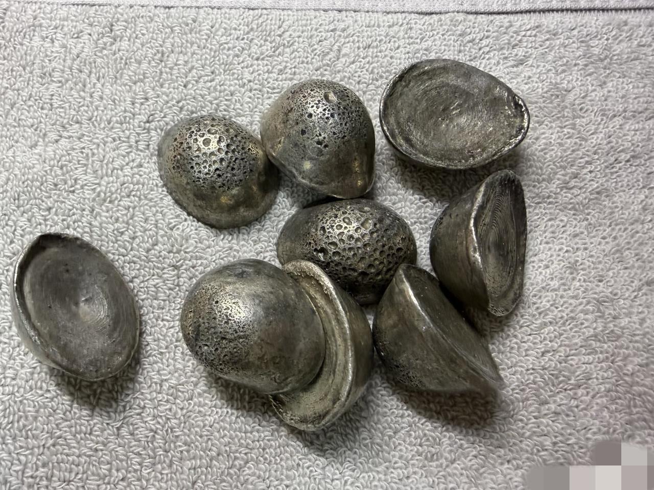 这是在爷爷老宅子里翻出来的东西，老前辈们帮看看，谁懂啊！这东西值钱吗？