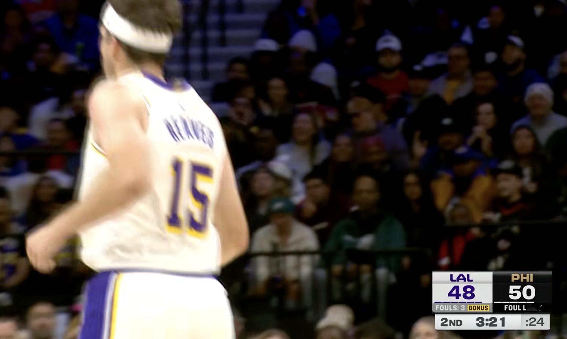 里夫斯终于进球了，连得5分！ 