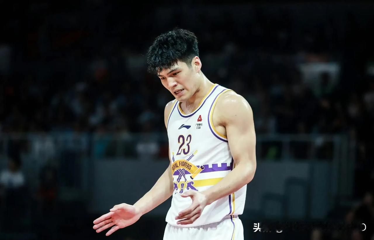 上赛季CBA状元陈国豪在北控男篮几乎看了一个赛季的饮水机，但只要给他点时间，陈国