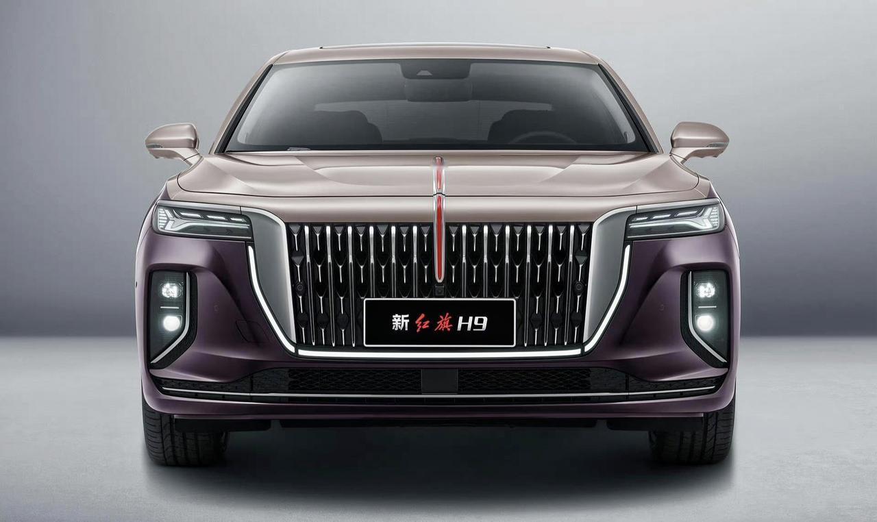 新增2.5T V6，新款红旗H9官图，这个造型感觉如何？
对比现款，看看新车亮点