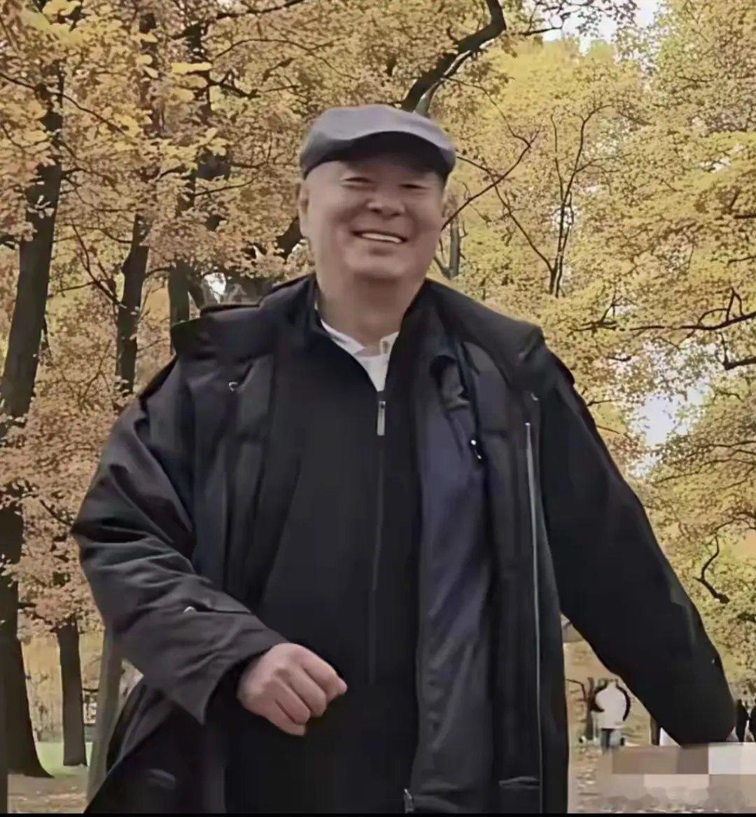 曾经的男神，岁月不饶人，已经成为了一位老者，还有人能认出来吗 