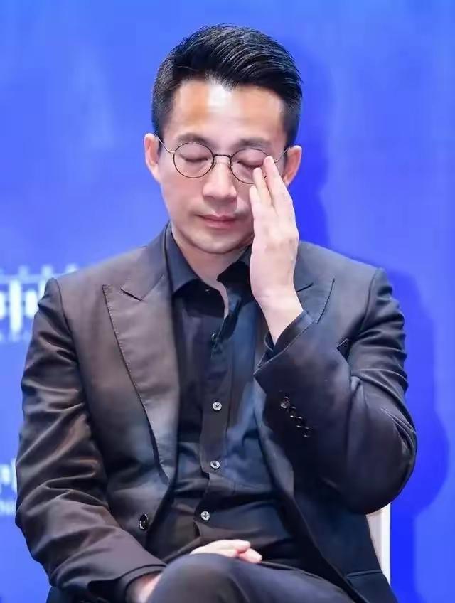 我从来没觉得汪前期的难过是演的，不管两个人离婚闹成什么样子，但是结婚这么多年，两