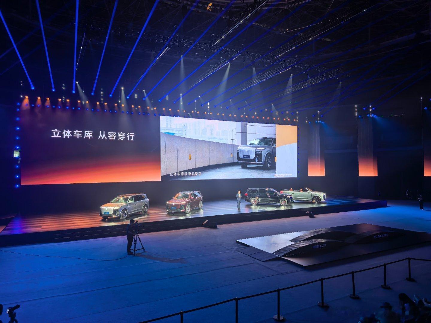 全尺寸家用SUV，必须买带后轮转向的！岚图泰山x8五座新王岚图泰山岚图泰山x8
