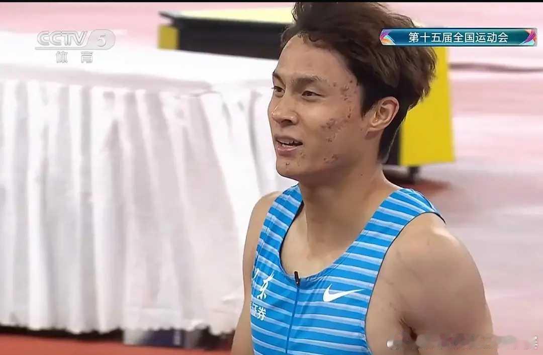 45秒77！山东小将刘凯飞冲夺冠 全运400米赛道燃炸了 全运会男子400米决赛