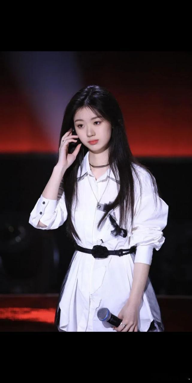 单依纯表白祖国差点哭了国乐无双将中华文化比作茉莉，这番解读温柔又有力量，单依纯发