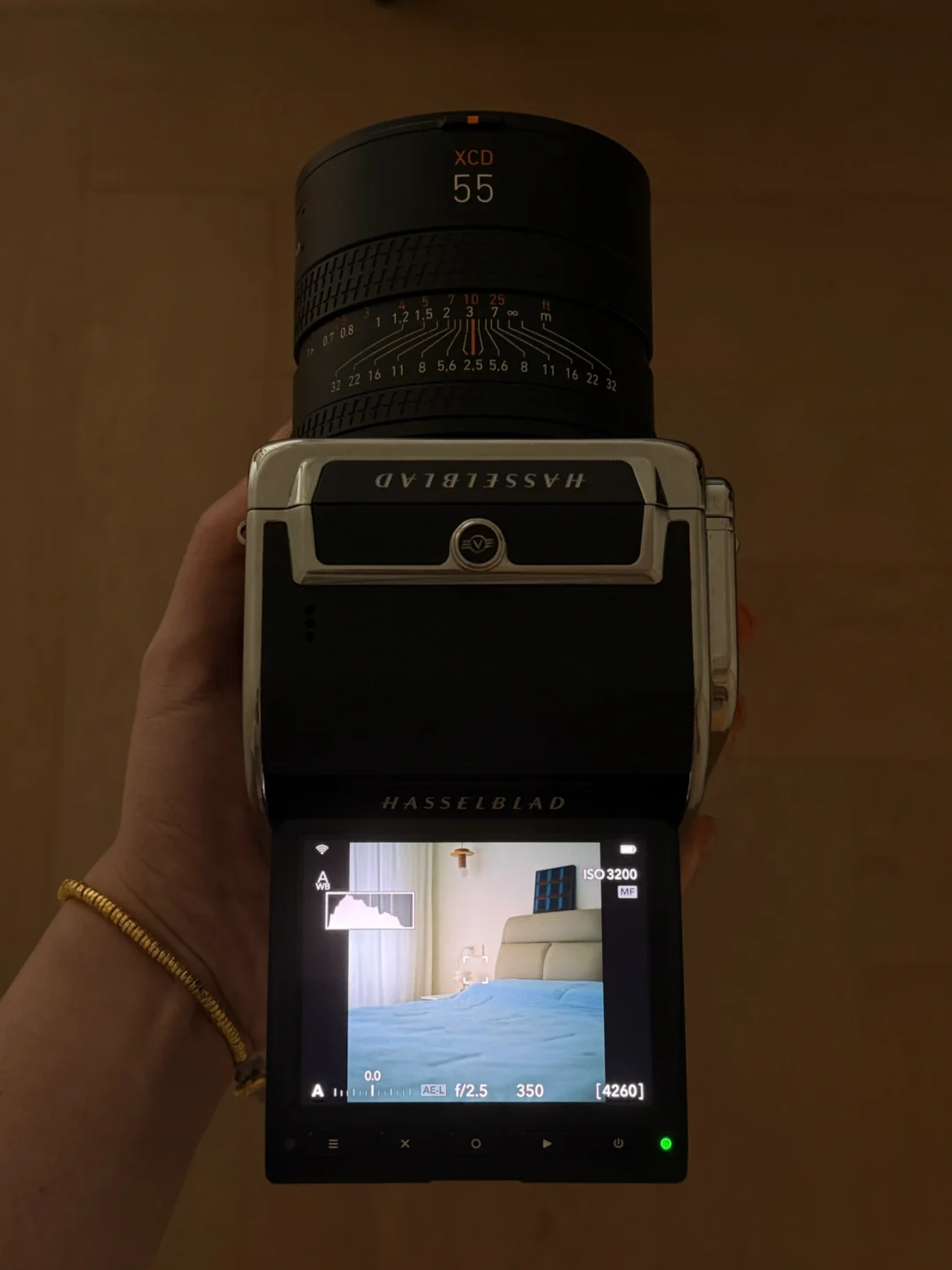 9月没换iPhone17，换了哈苏907