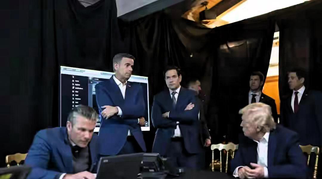 在1月3日的记者会上，特朗普宣称，实时观看了美国特种部队抓捕马杜罗的行动，称就像