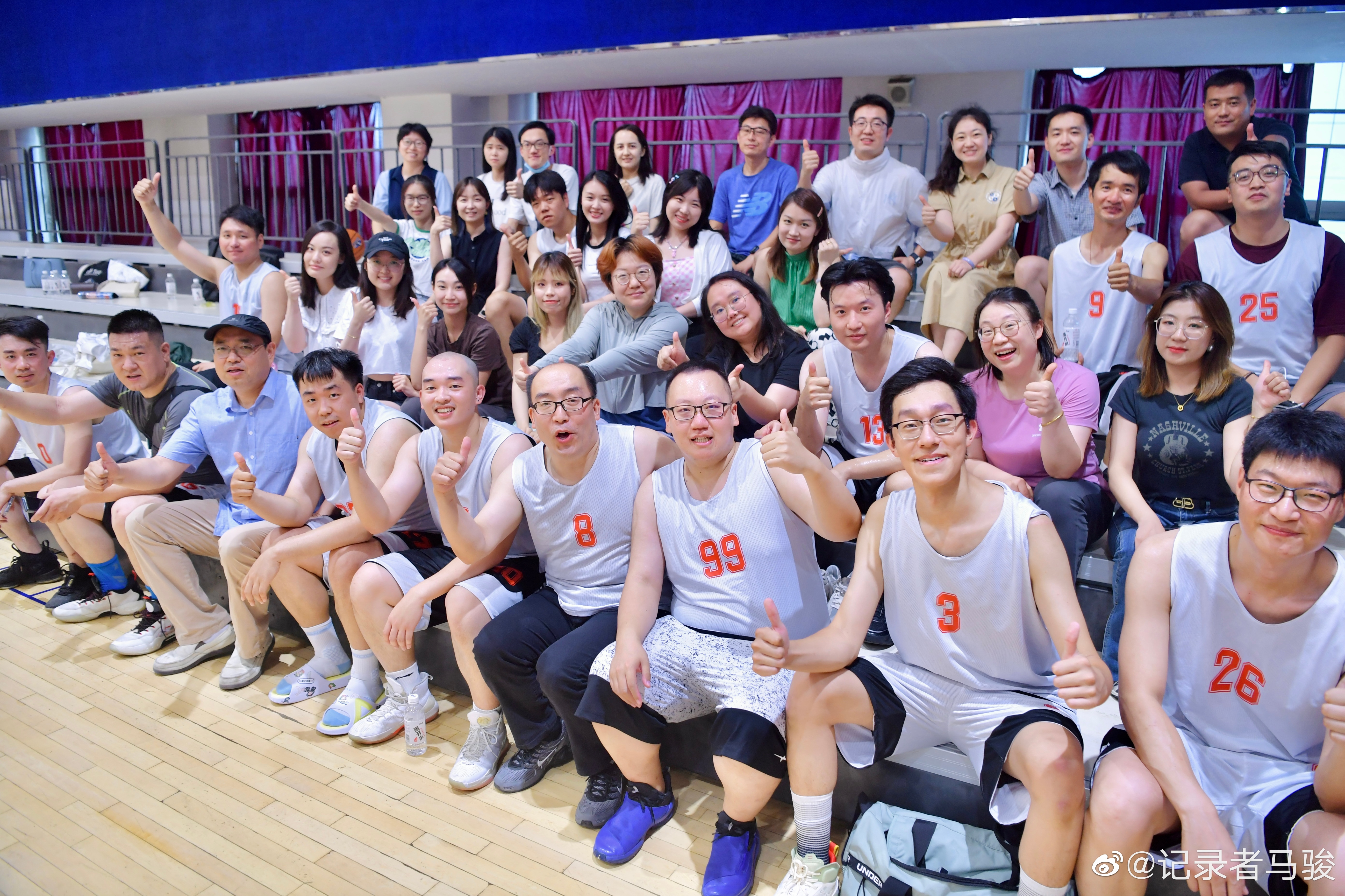 在得知球队要去北京首钢篮球俱乐部后~我连夜查了下机票~最终~那啥~放弃了[dog
