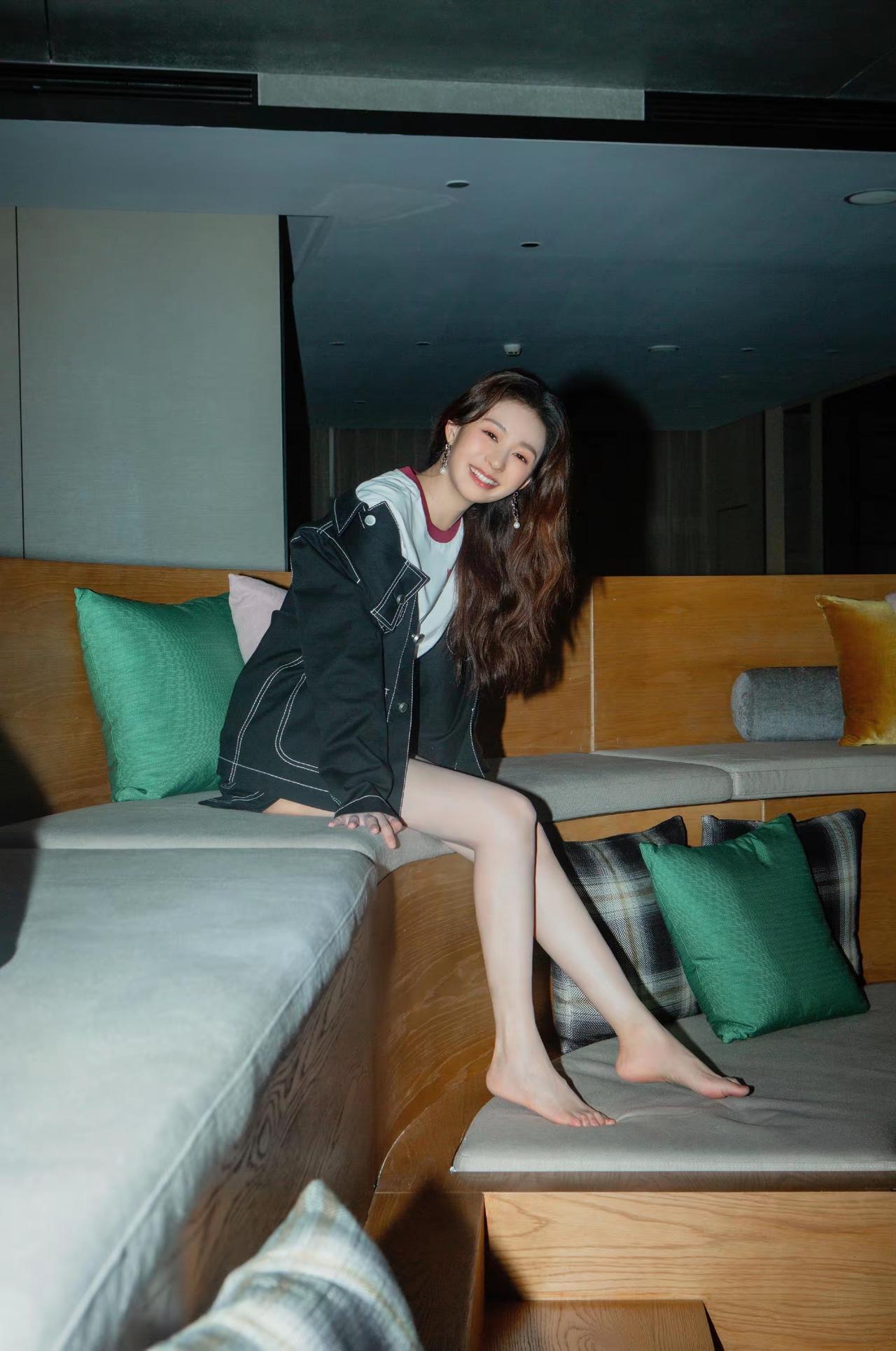 郑合惠子，中国人起了个日本名字。不过挺漂亮的身材真好郑合惠子