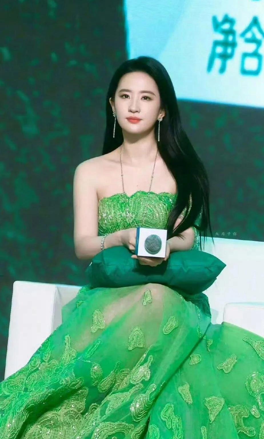 太美了，不愧是神仙姐姐[赞][赞][赞]
