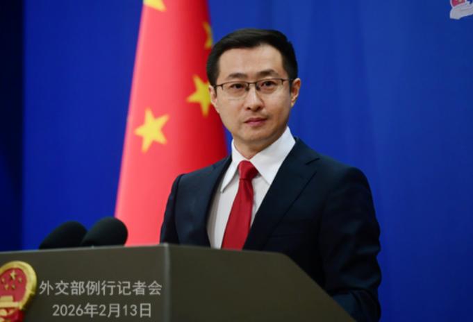 该来的总是要来的。2月13日，外交部新闻发布会上，彭博社就日本扣押中国渔船、逮捕