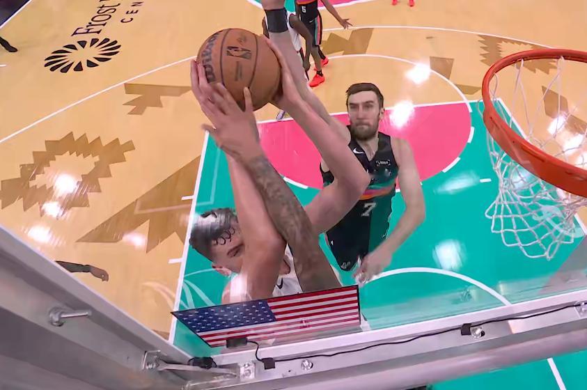 马刺开拓者都是季后赛生瓜蛋子，都可能会交学费，会暴露问题。但可以确定，第一个懵的