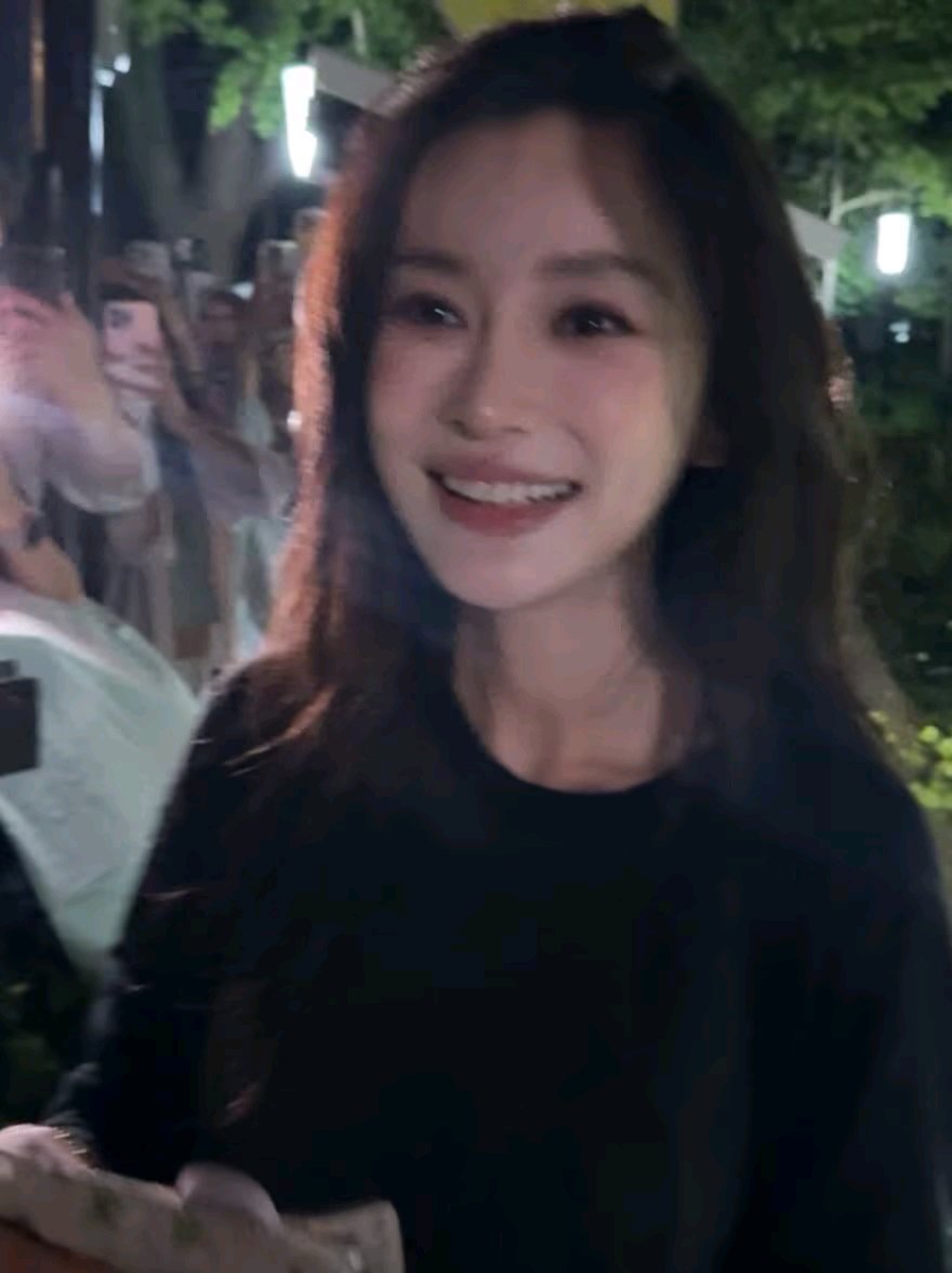 angelababy angelababy露娜"镜头里的对视,哪怕是隔着屏幕,我