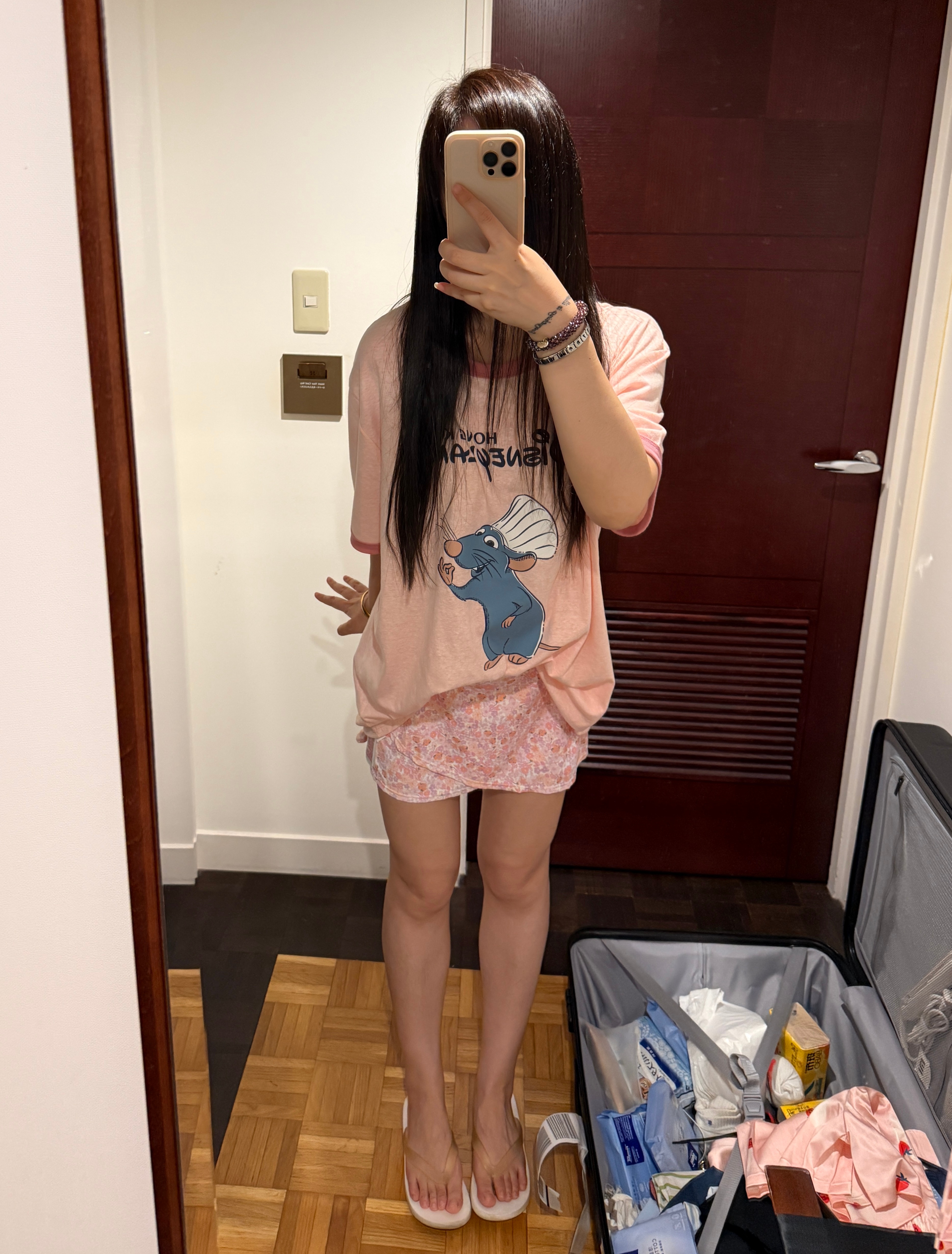 老猫的朴素穿搭 日本人穿的都好正规，感觉穿衬衣的远远多于穿T恤的，相比之下我就很