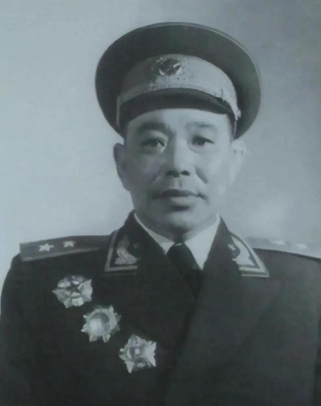 1979年，开国中将要求在一农妇家吃饭，引众人疑惑，中将：她是我女儿！1979年