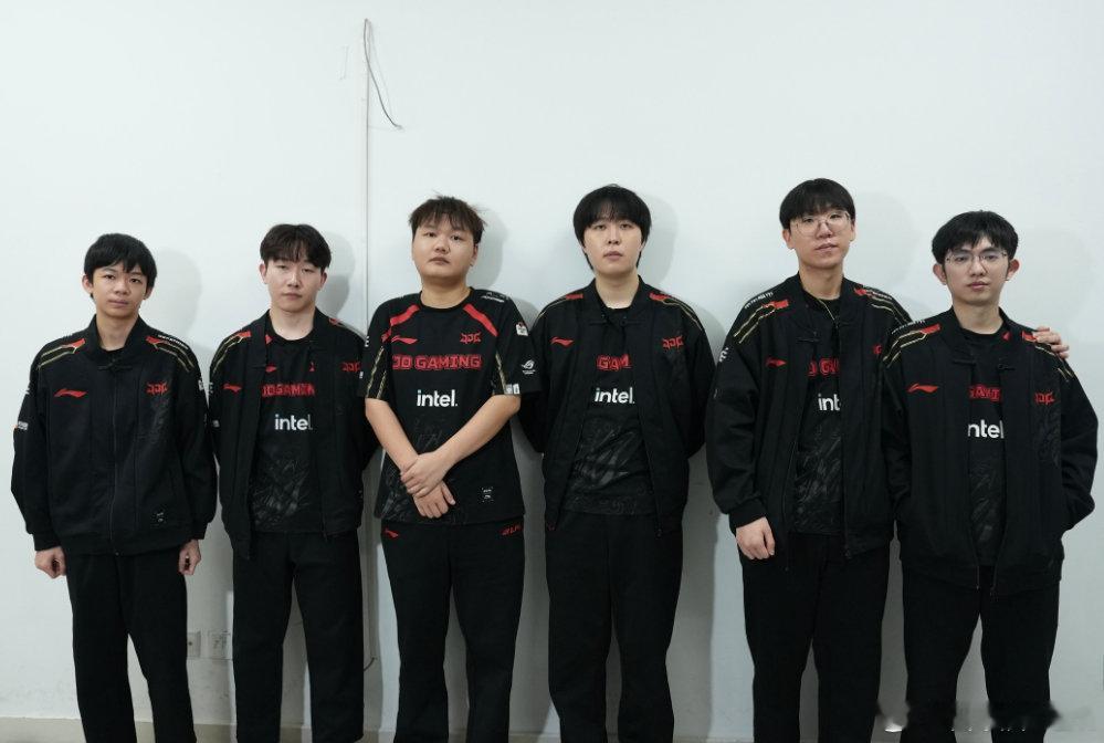 不只Park，相信大家也深刻体会到了电竞是残酷的，随着WBG拿到通往S14全球总