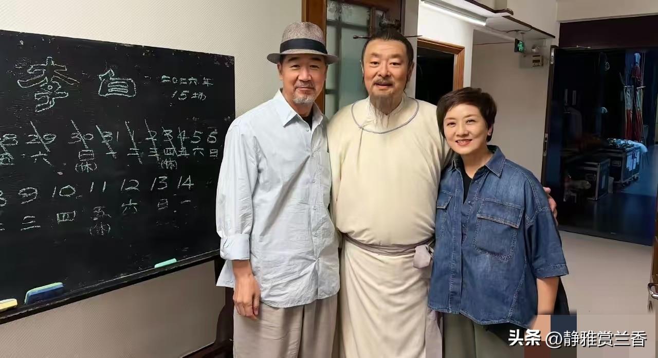 张国立，激动发文！
9月6日，深夜，71岁的演员张国立，罕见激动发文，并晒出了几