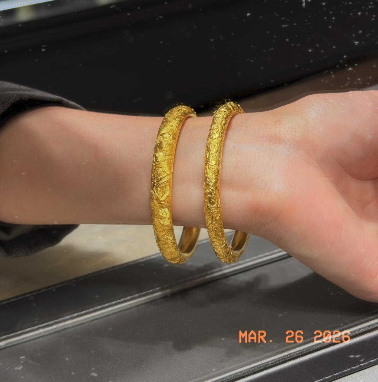 这下可好了，金价又大跌了！
金镯子跟着便宜不少。3月26日这天，一只58克的镯子